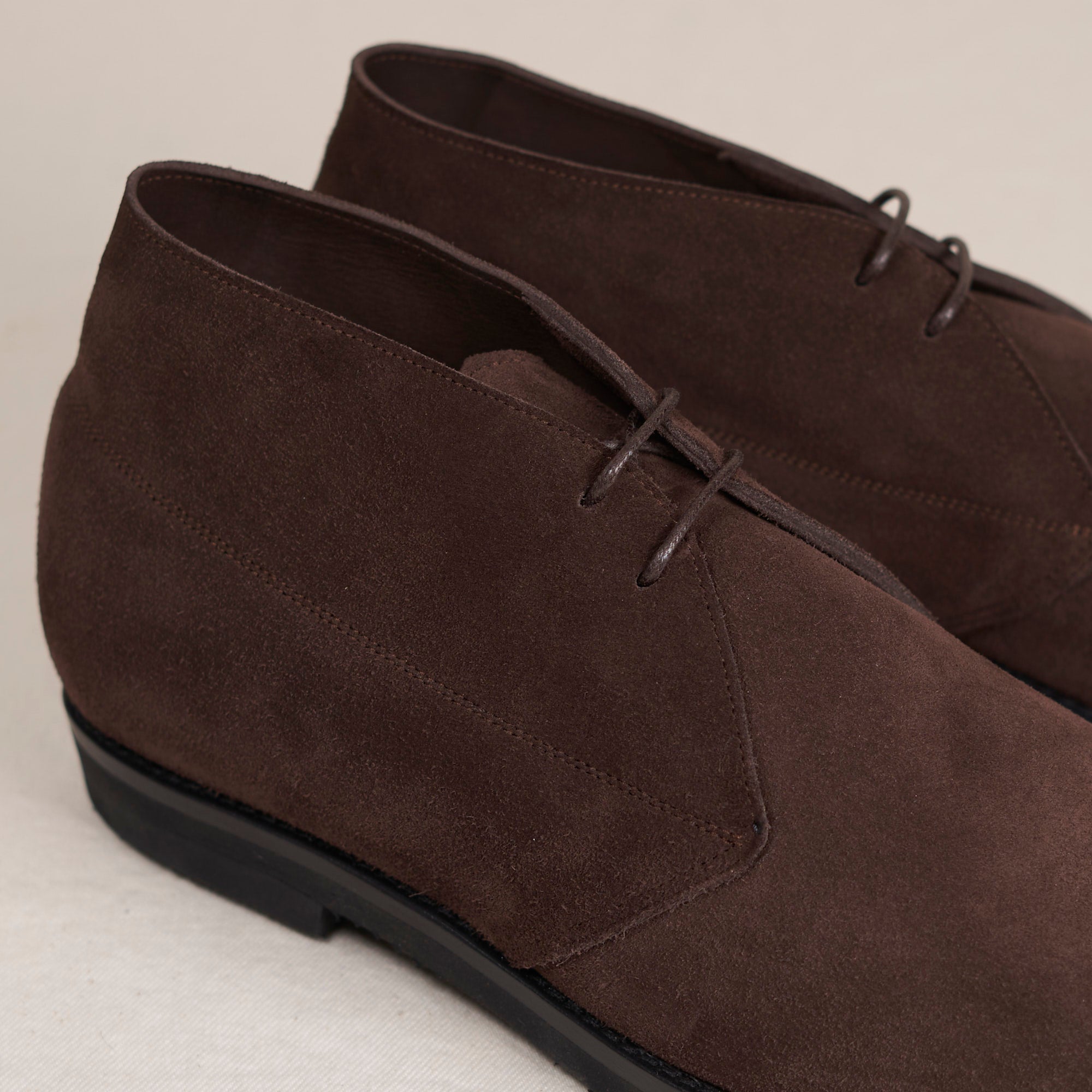 Voyager - Chocolate Suede