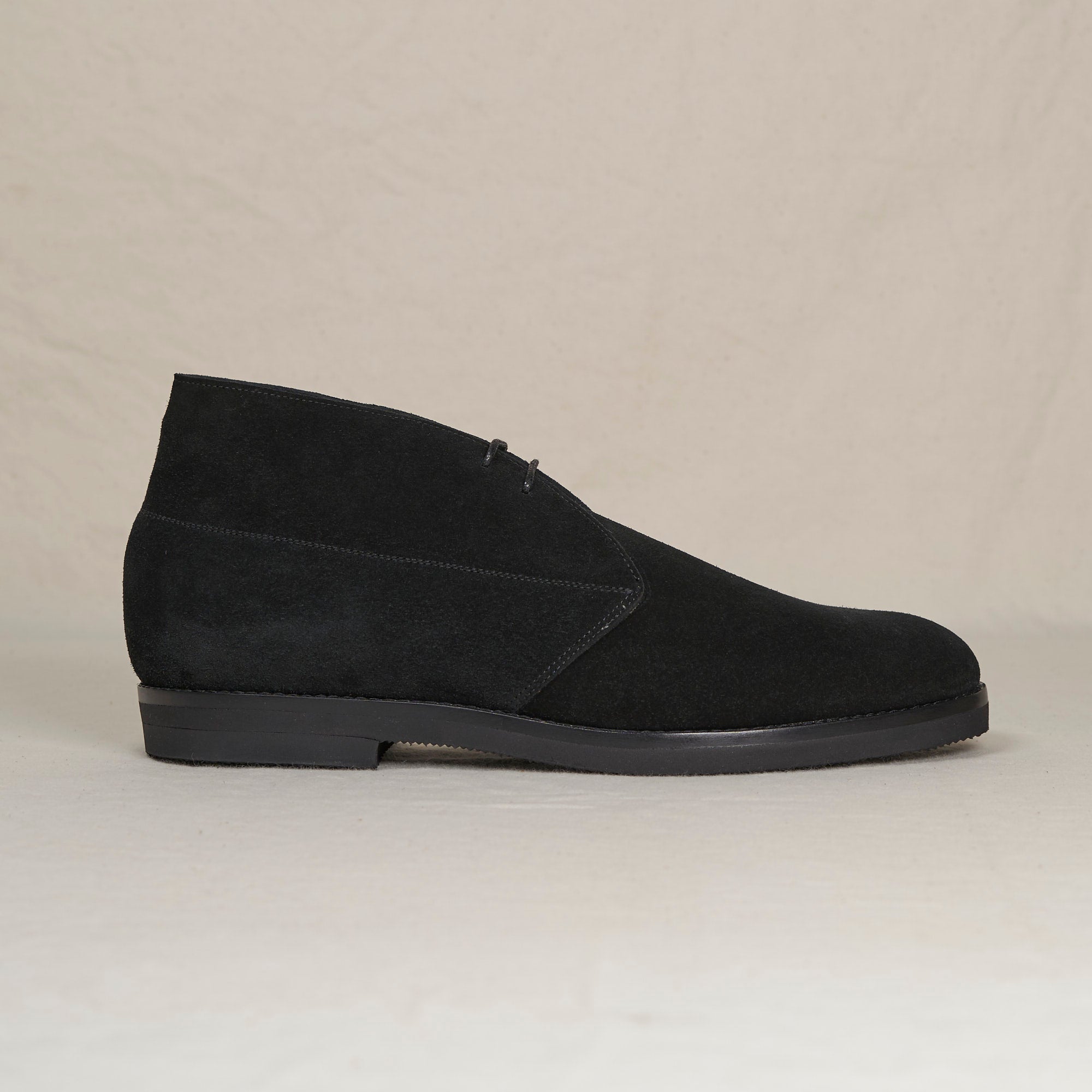 August Special Voyager men's Blake chukka in black full-grain suede — Vibram Gumlite, classic American style.