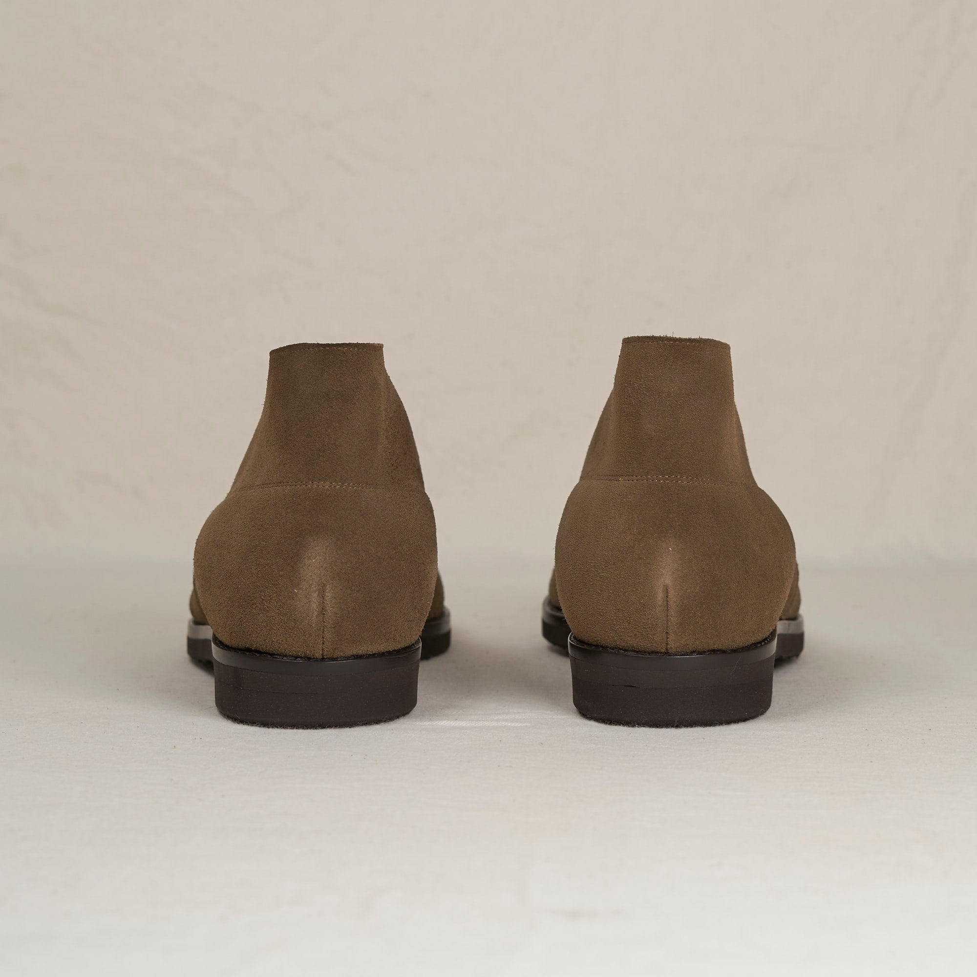 Back heel view of August Special Voyager antelope suede chukka — Vibram Gumlite outsole, Voyager Last fit.