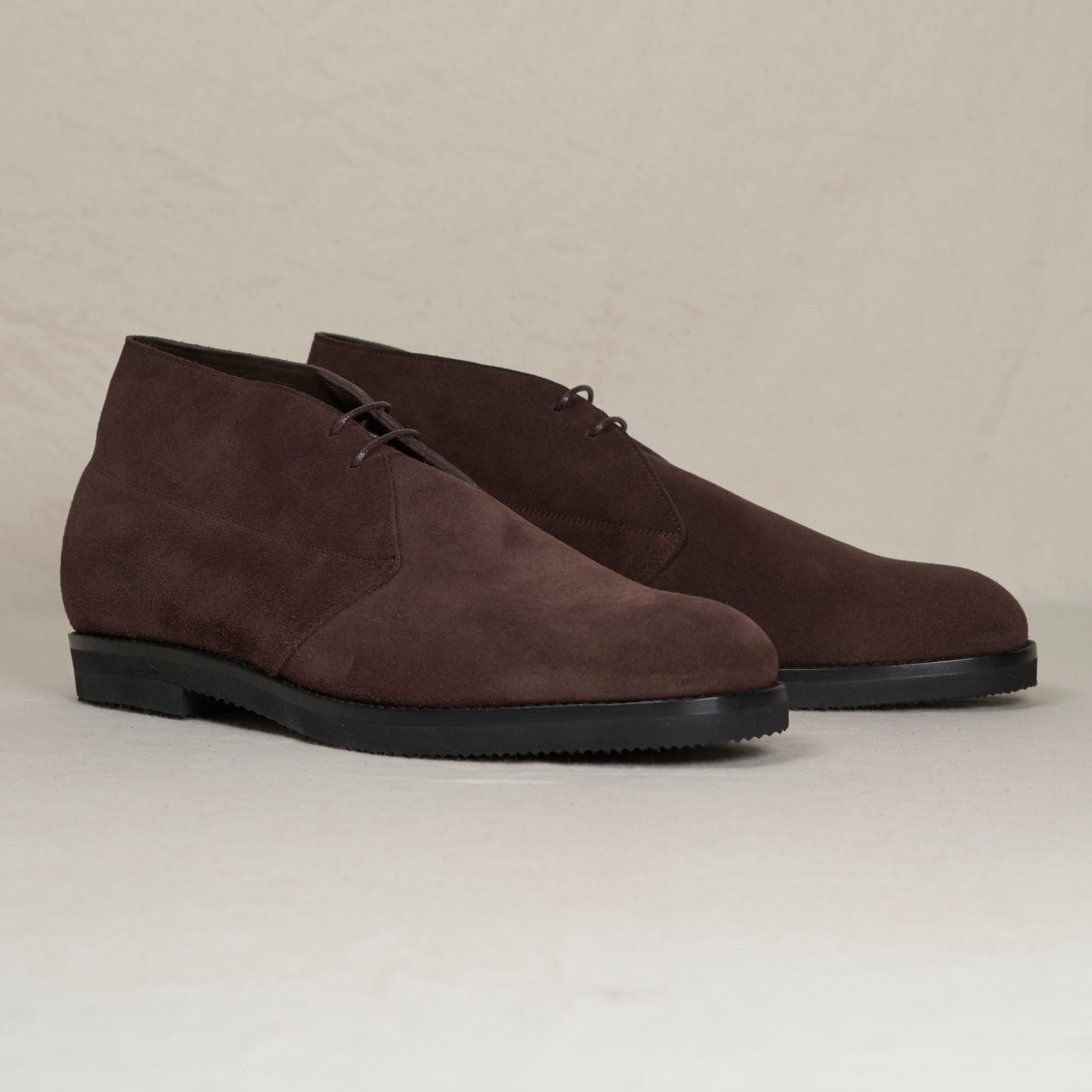 Angled view of August Special Voyager chocolate suede Blake chukka — Vibram Gumlite outsole, cushioned Voyager Last.