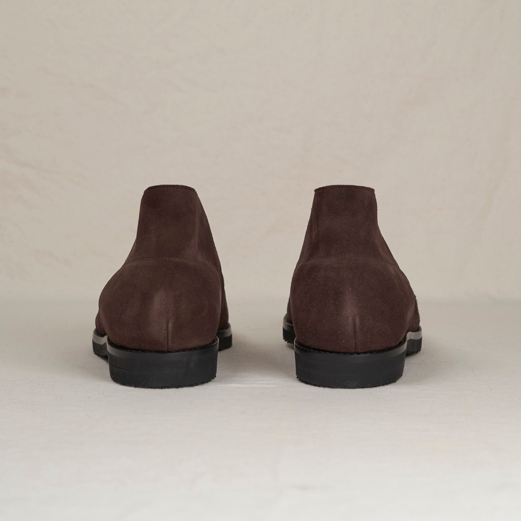 Back heel view of August Special Voyager chocolate suede chukka — Vibram Gumlite outsole, Voyager Last fit.